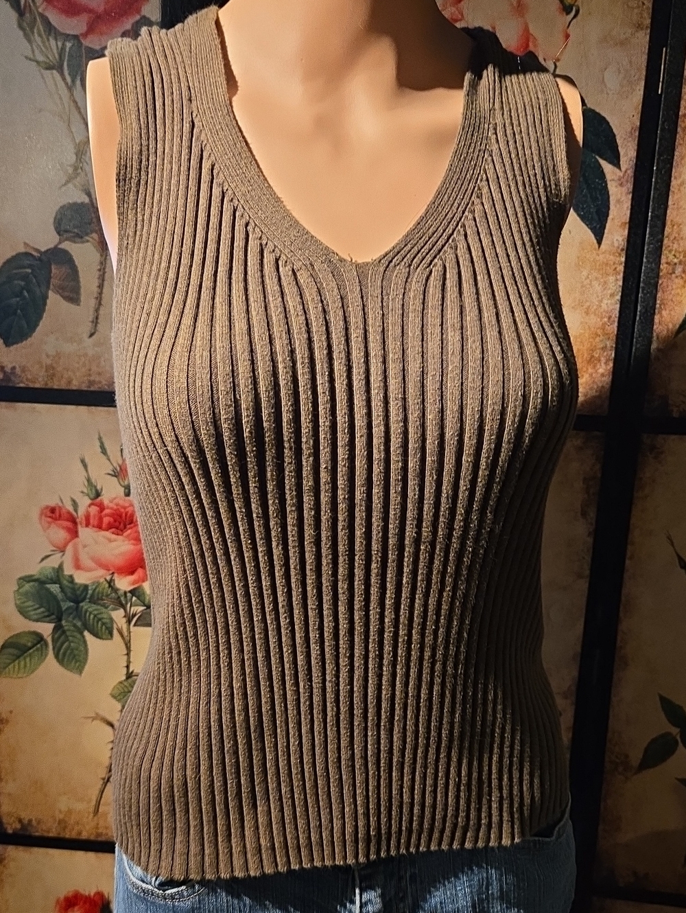 Vintage Gap Sleeveless Ribbed V-Neck Tank Top - Olive Green Medium D